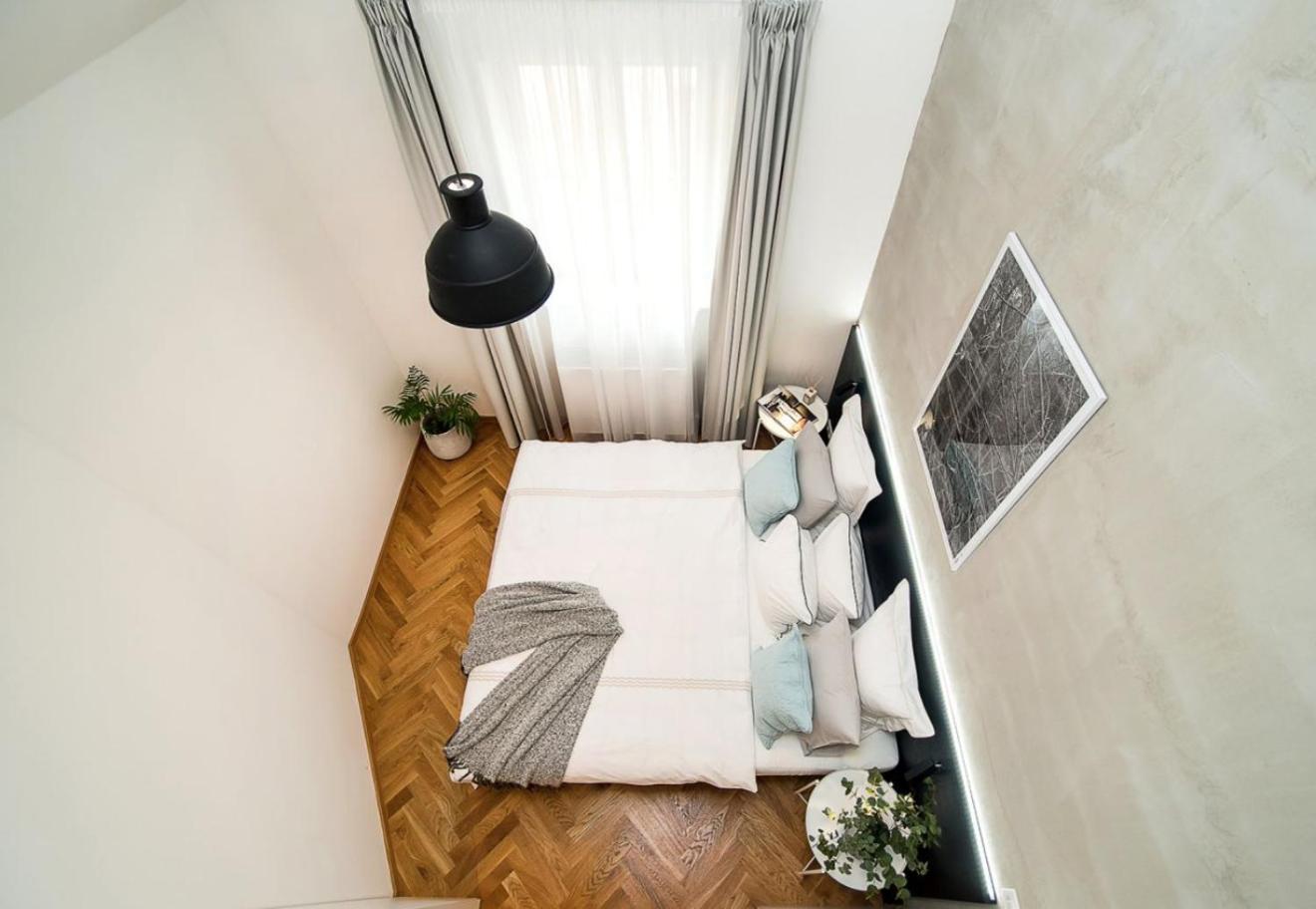 Large And Modern Apartment In The Heart Of Прага Екстер'єр фото